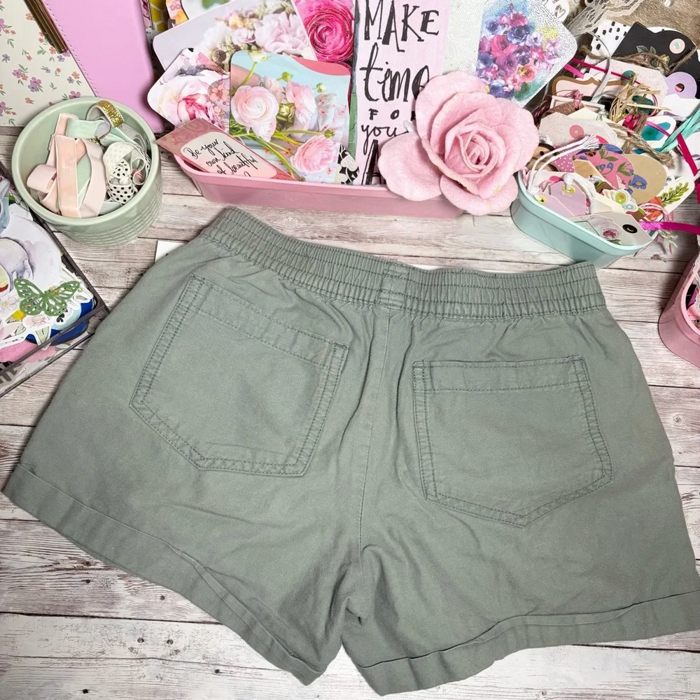 Gap Kids Sage Green Cargo Shorts Girl’s Size XL Extra Large Spring Summer Basics